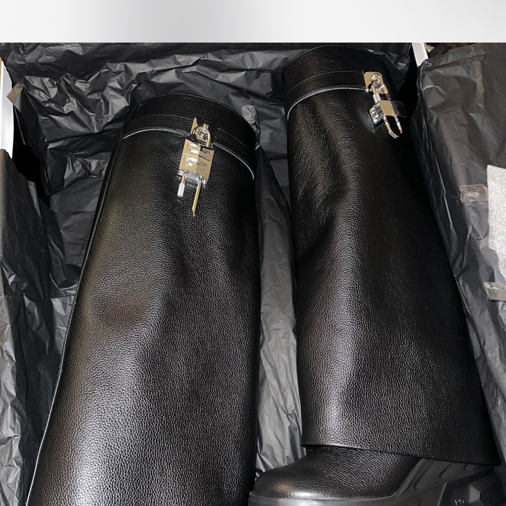 Givenchy Black Winter Boots with Sleek Design - Picture 2 of 2